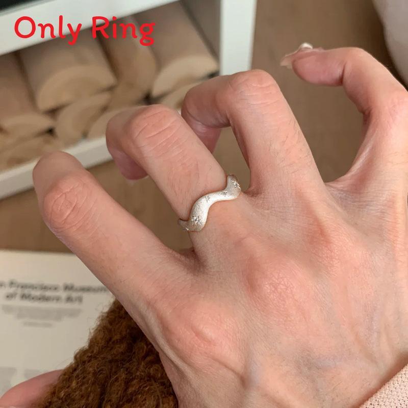 

Minimalist Wave Design Copper Ring With Embedded Crystals For Womens Fashion Accessory срібний