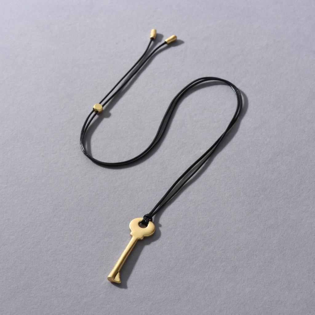 Personalized Fashion Heavy Industry Metal Key Pendant Long Chain Niche Design High-End Fashion Sweater Chain Necklace