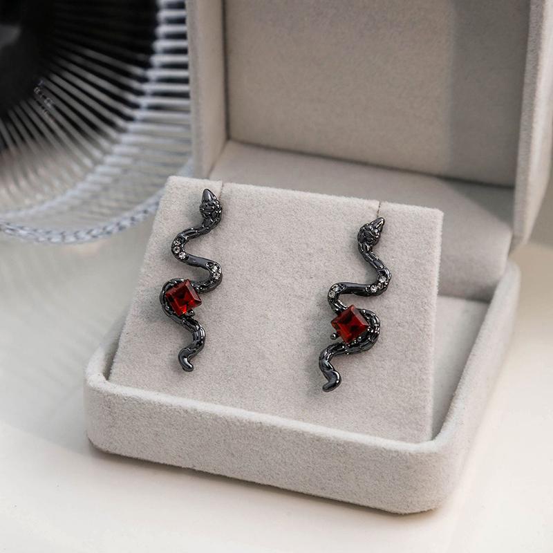 Exquisite  Snake Shape Earrings For Women Shining Red Zircon Earrings Personalized Temperament Jewelry Accessories