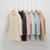 Giacca Piumino Leggera da Donna di Media Lunghezza 90% Piuma d'Anatra Bianca con Cappuccio Cappotto Casual
