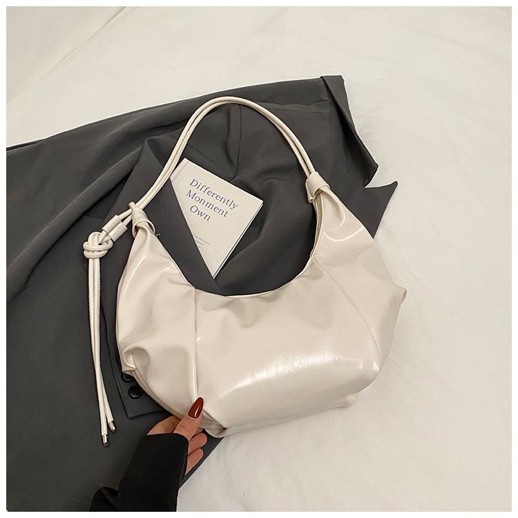 

2025 ретро сумка-пельмень женская новая высококачественная текстурная сумка под мышкой универсальный темперамент корейская версия большая вместимость сумка на плечо