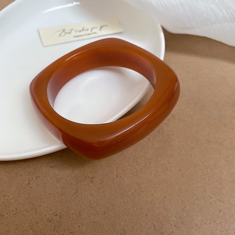 Geometric Open Bangle: Luxurious Modern Bracelet with Minimalist Chic