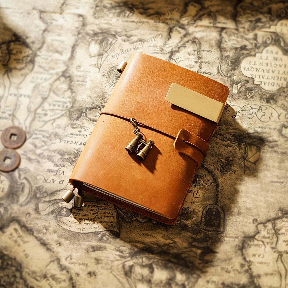 Handgefertigter personalisierter Notizbucheinband aus Rindsleder mit Loseblattplaner