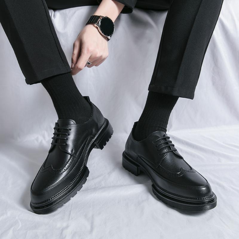 2024 New Classic Men's Shoes Leather Fashion Dress Footwear Men All-match Male Business Shoes Lace-Up Brogue Oxfords Shoes Men