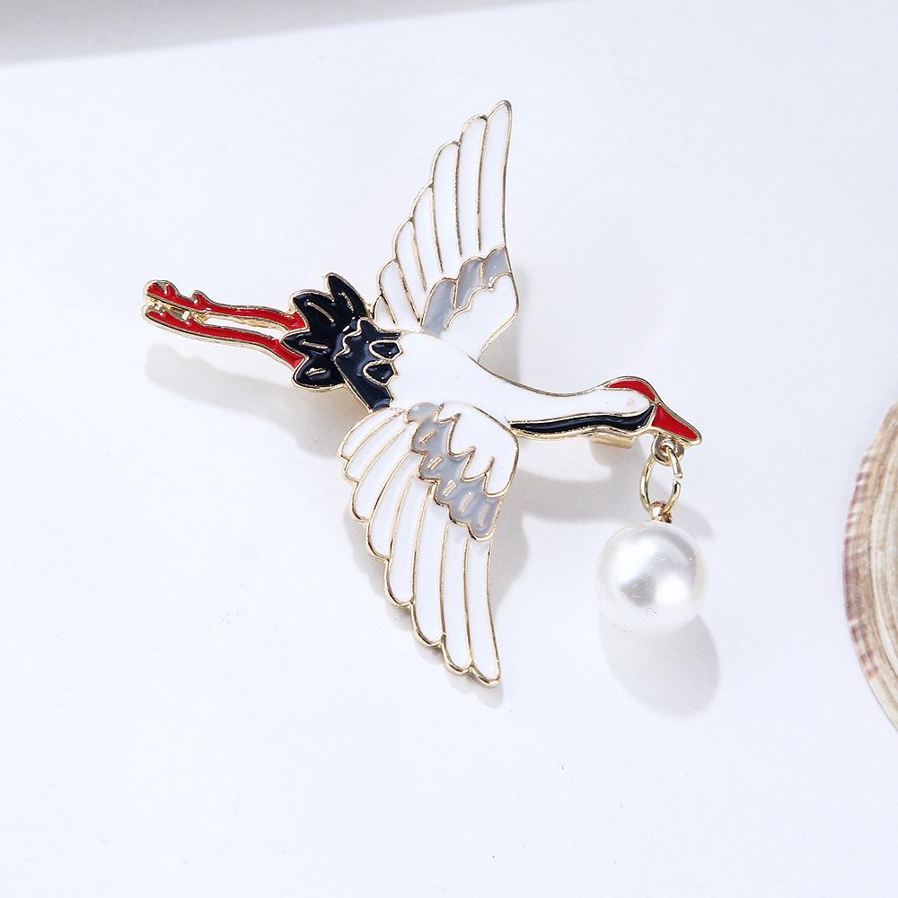 Chinese Style Crane Brooch Vintage Pearl Metal Pin Corsage Clothing Accessories Female Long-Lasting Color Exquisite Hypoallergenic Brooch BFF Gift