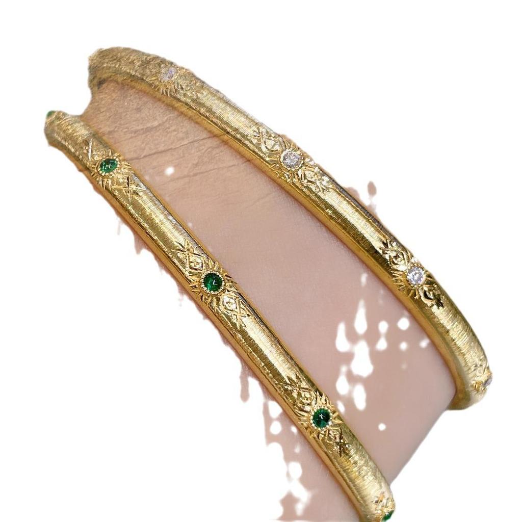 925 Sterling Silver Retro Court-Style Gold-Plated Bangle with Engraved and Inlaid Diamonds – Elegant Women's Bracelet