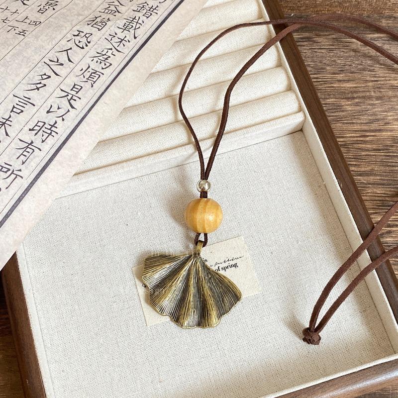 Bohemian wood beads beaded hollow round pendant necklace light luxury high-end sweater chain niche necklace accessories