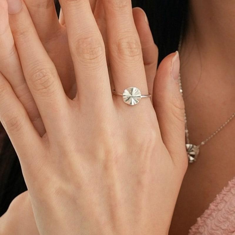 BELLOOGGI Circle wave ring