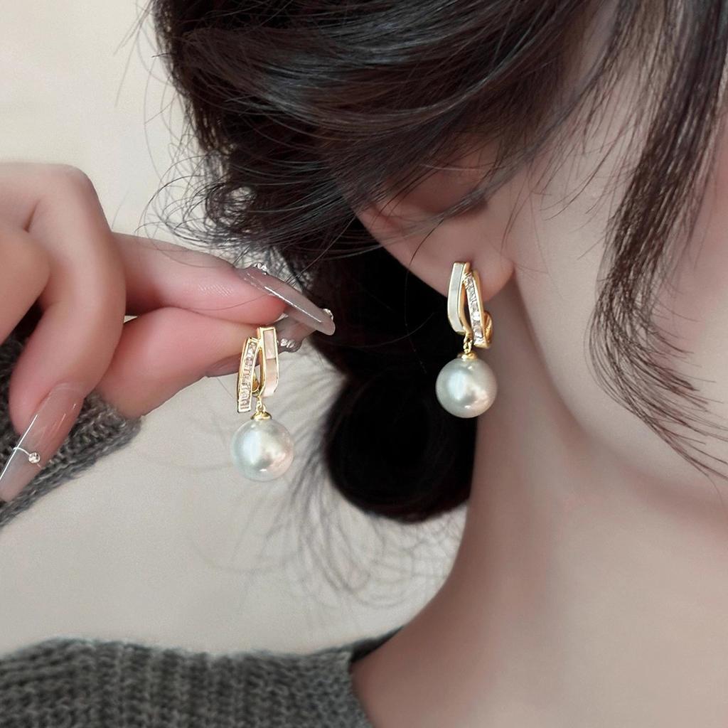 Light Luxury Niche Earrings, High-end Ear Clips, Temperament, Internet Famous Earrings, 2026 New Explosive Earrings, Atmospheric Accessories