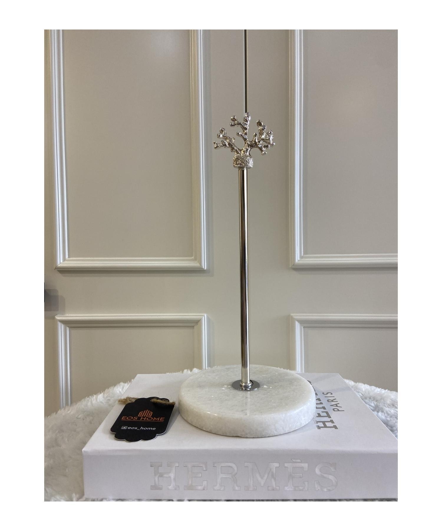 

Мраморный держатель для бумажных полотенец с коралловыми деталями