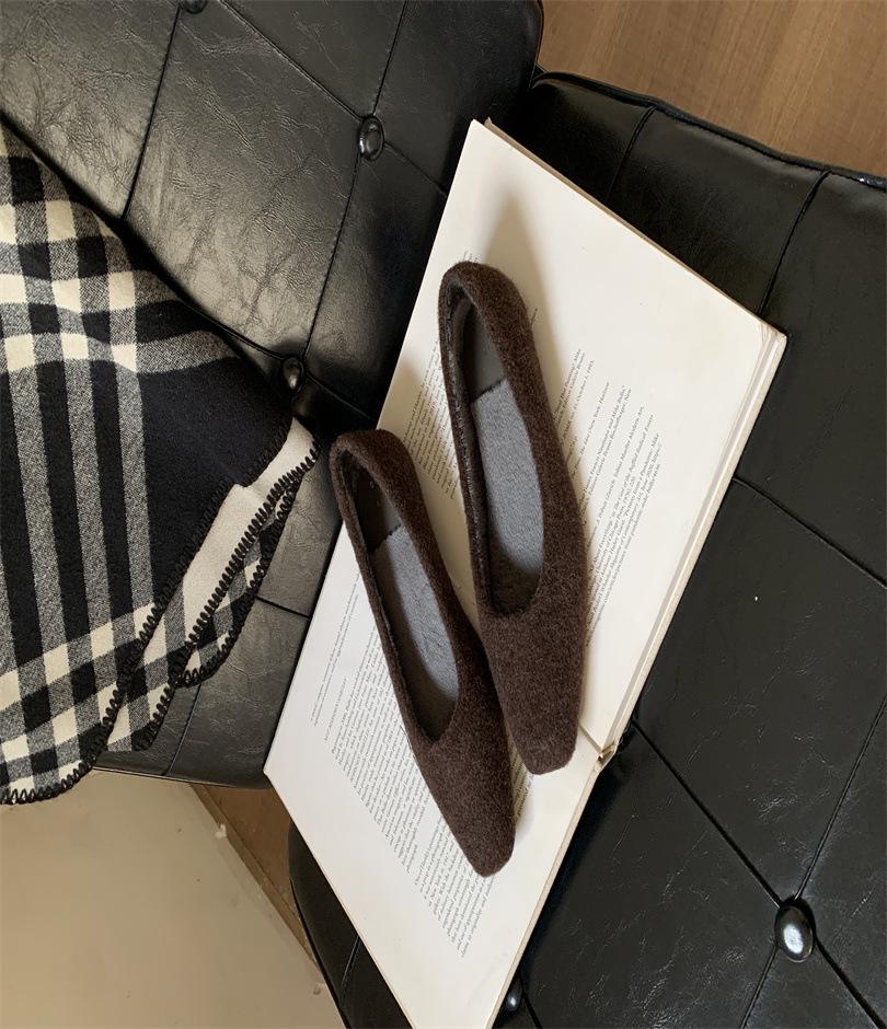 Woolen retro shallow mouth single shoes women's spring and autumn 2025 new versatile commuter soft sole comfortable soft sole grandma shoes