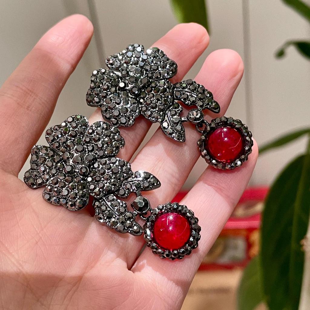 Vintage Black Series Stud Earrings 925 Silver Needle Minimalist High-End Personality Accessories for Women