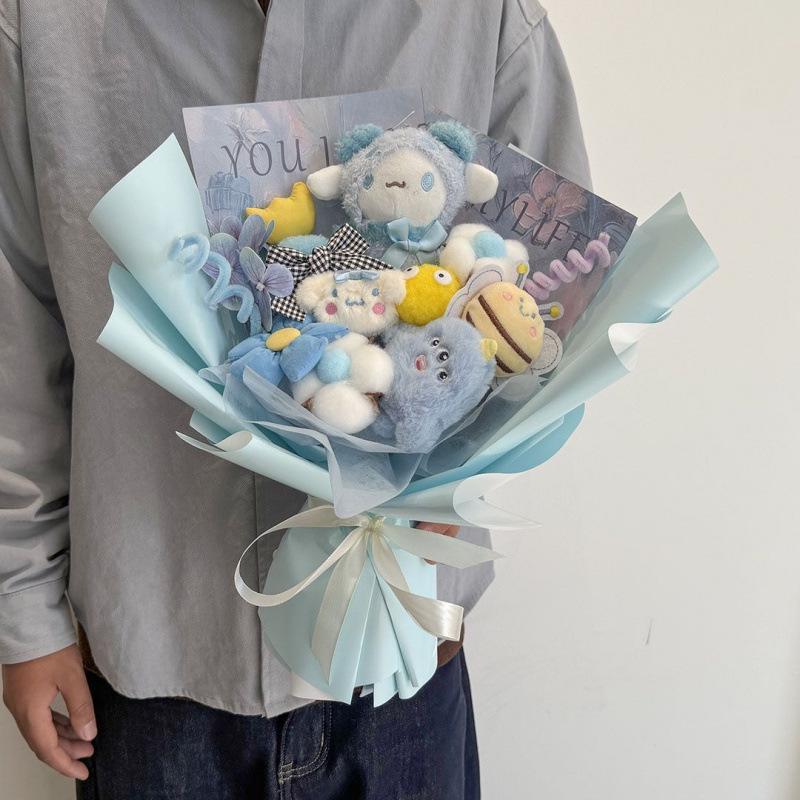 Cartoon-Blumenstrauß für das Geburtstagskind: Cinnamoroll, Kuromi, Pacha und Hund Abschlussgeschenk