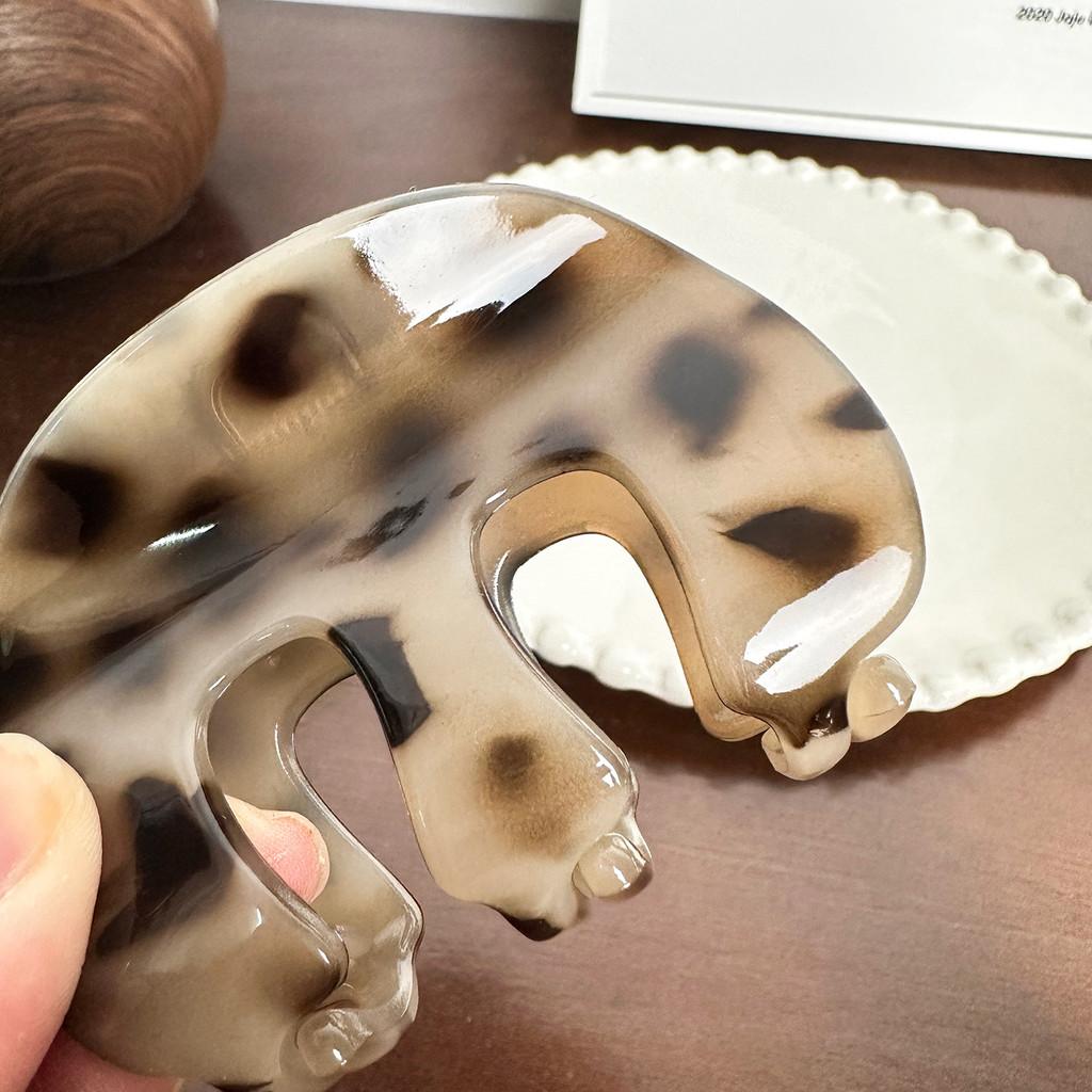 Sophisticated Hair Resin Clips With Heart Design Ideal For Everyday Wear And Special Events