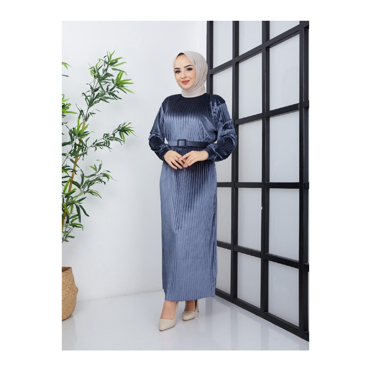 

Бархатное плиссированное платье длиной