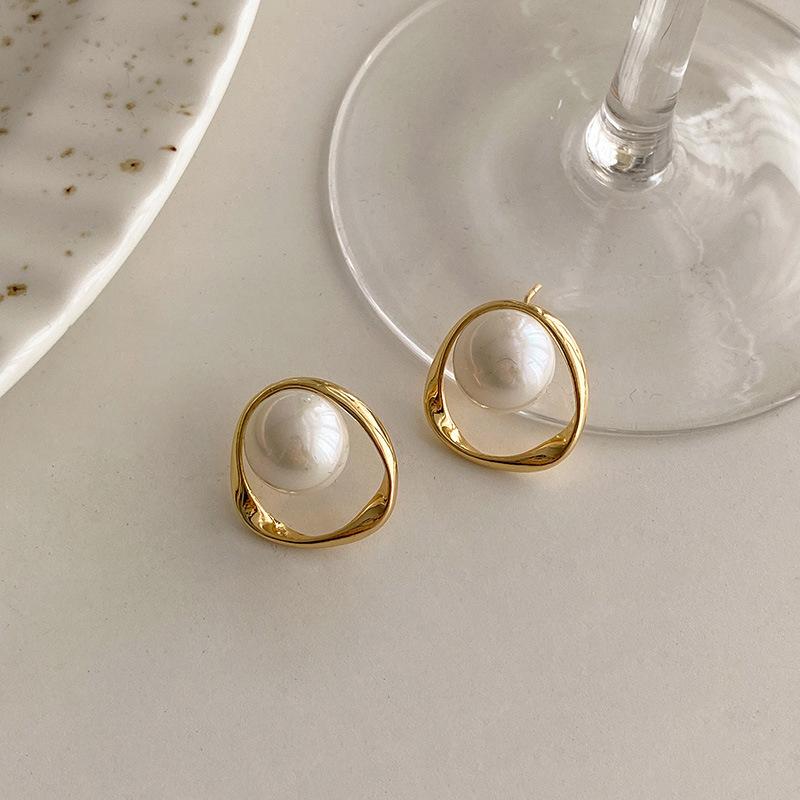 

Personality Design Geometric Hollowing Irregularity Pearl Syud Earrings for Women Charm Korea Earring Bride Jewelry Accessory жемчужный