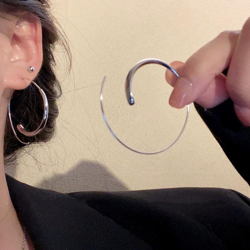 Unique Alloy Silver Circle Earrings For Women Minimalistic And Elegant Geometric Accessory Fashion