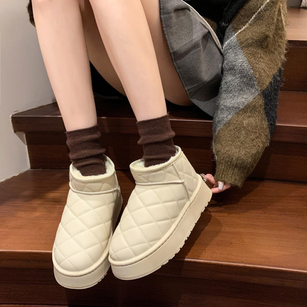 Thick-soled snow boots women's 2025 winter new one-pedal short cotton shoes leather surface velvet thickened bread shoes