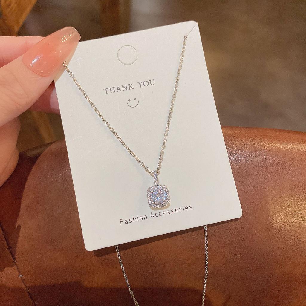 Light Luxury Niche Titanium Steel Necklace Women's Senior Design Sense Zircon Bow Clavicle Chain Neck Chain