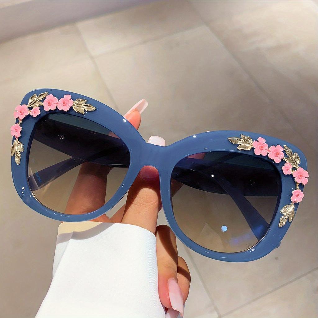 Vintage Cat Eye Fashion Glasses with Flower Decor Chic Luxury for Women Trendy Unisex Eyewear High Quality Hot
