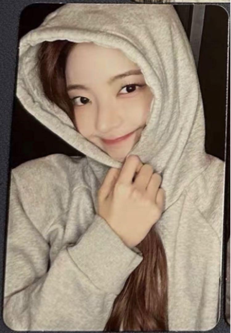 

[USED] itzy gold makestar 3.0 bonus trading card rear