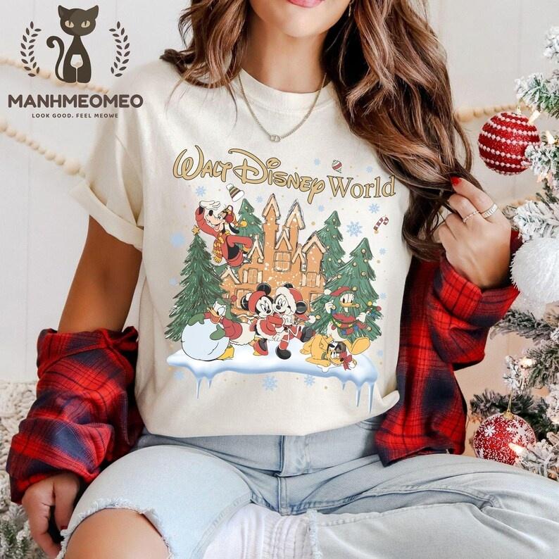 2025 Hot Vintage Christmas on Main Street Women Tshirt Minnie Mickey Very Merry Christmas Party Couple Christmas Trip S