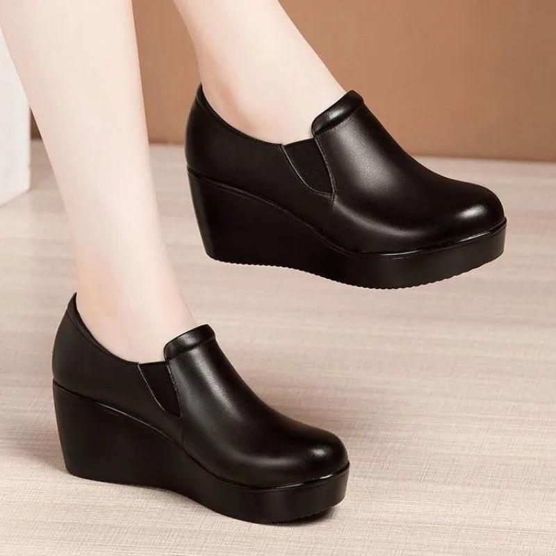 Women's New Fashionable Soft Leather Wedge Heel Single Shoe with Round Toe, Anti Slip and Comfortable Soft Sole Leather Shoes