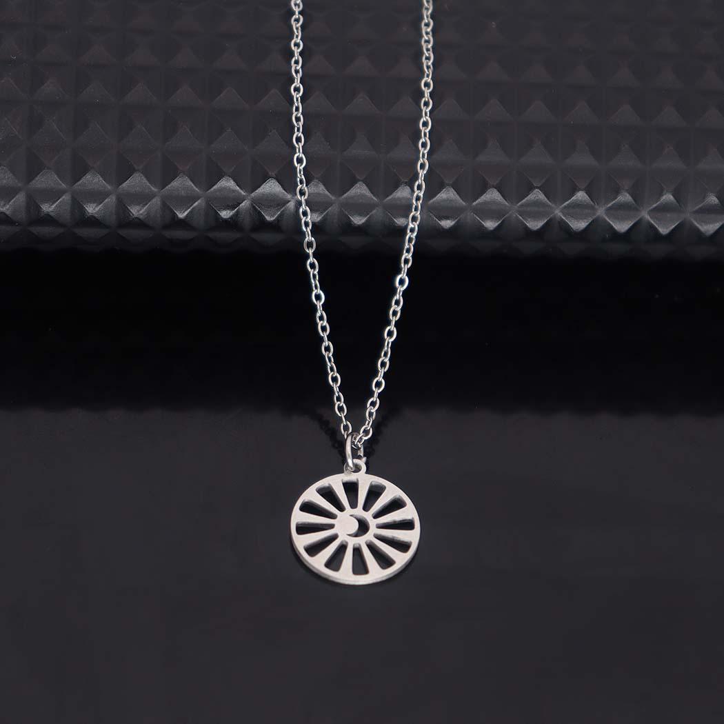 Stainless Steel Sun & Moon Pendant Necklace - Versatile Clavicle Chain for Women серебряный