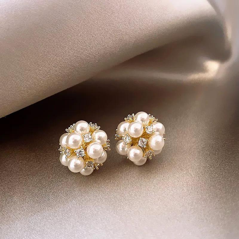 Boucles d'oreilles puces fleur perle rétro françaises haut de gamme - Élégantes, polyvalentes et à la mode pour femmes