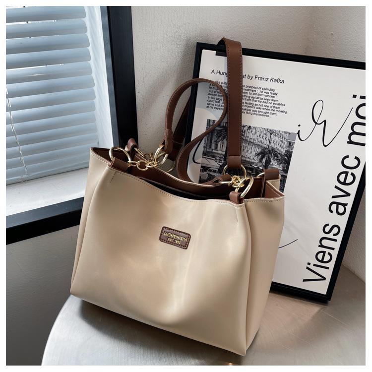 2025 New Fashion Tote Bag for Women Large Capacity Light Luxury Shoulder Bag High Quality Affordable Commuter Bag