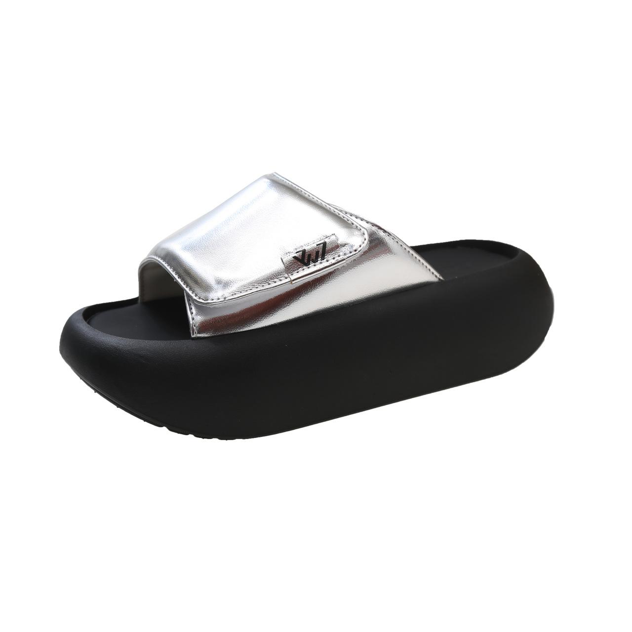 

French thick-bottomed cool slippers for women s summer wear with skirts 2024 new niche high-end beach slippers 40 серебряный