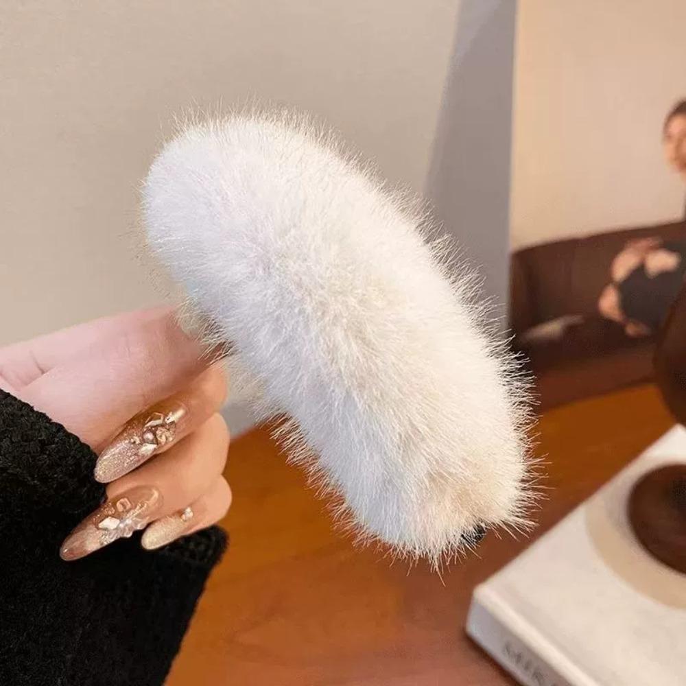 Winter Furry Small Twist Clip Girls Plush Hair Clip Plastic Acrylic Twisted Hair Claw Women Hair Accessories