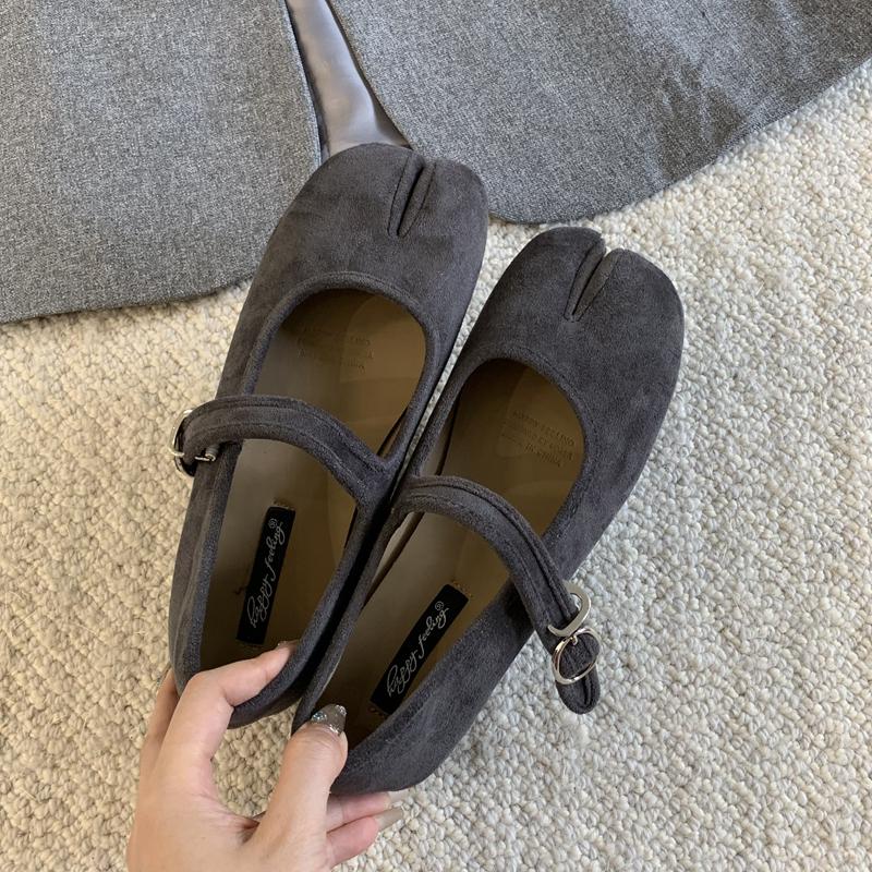 Fashion SUOJIALUN Autumn Women Flat Shoes Fashion Split Toe Slip On Loafer Shoes Flat Heel Soft Leather Casual Outdoor Shallow Ballerina