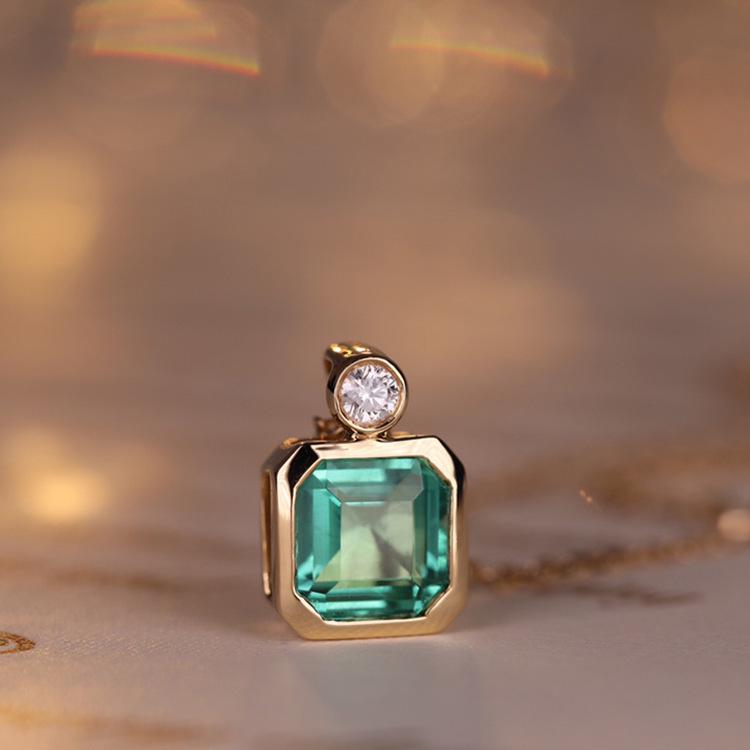 S925 Sterling Silver Gold-Plated Square Emerald Pendant Clavicle Chain - Stylish and Versatile