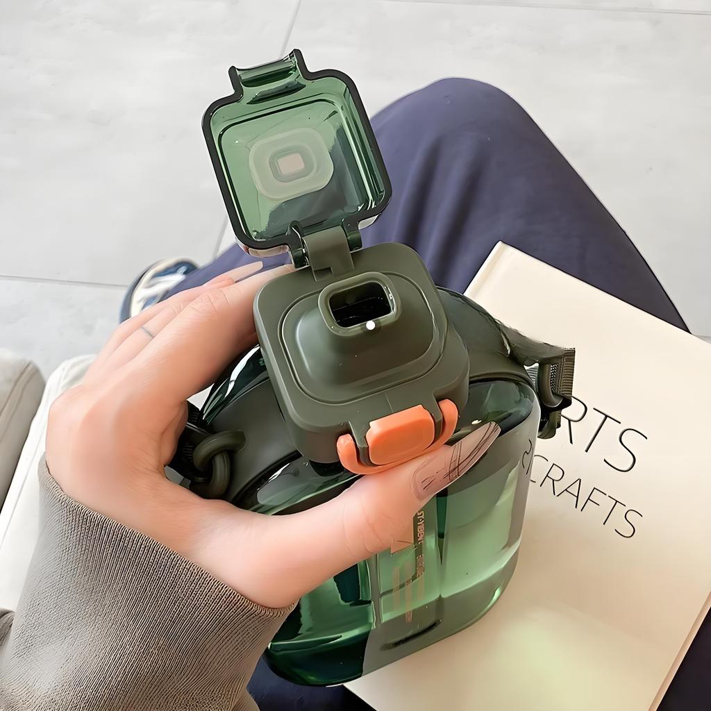 Flache, quadratische, transparente Wasserflasche, tragbare Reise-Kantine mit verstellbarem Riemen, elegante, schlanke Flasche für Sport, Camping