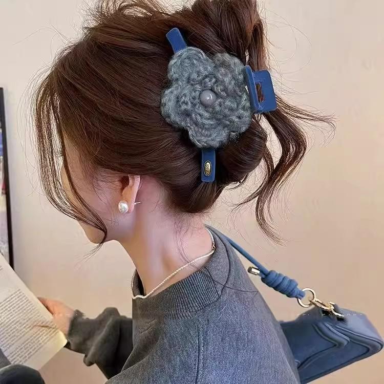 2025 Elegant Wool Flower Claw Clip - Large Winter Hair Accessory