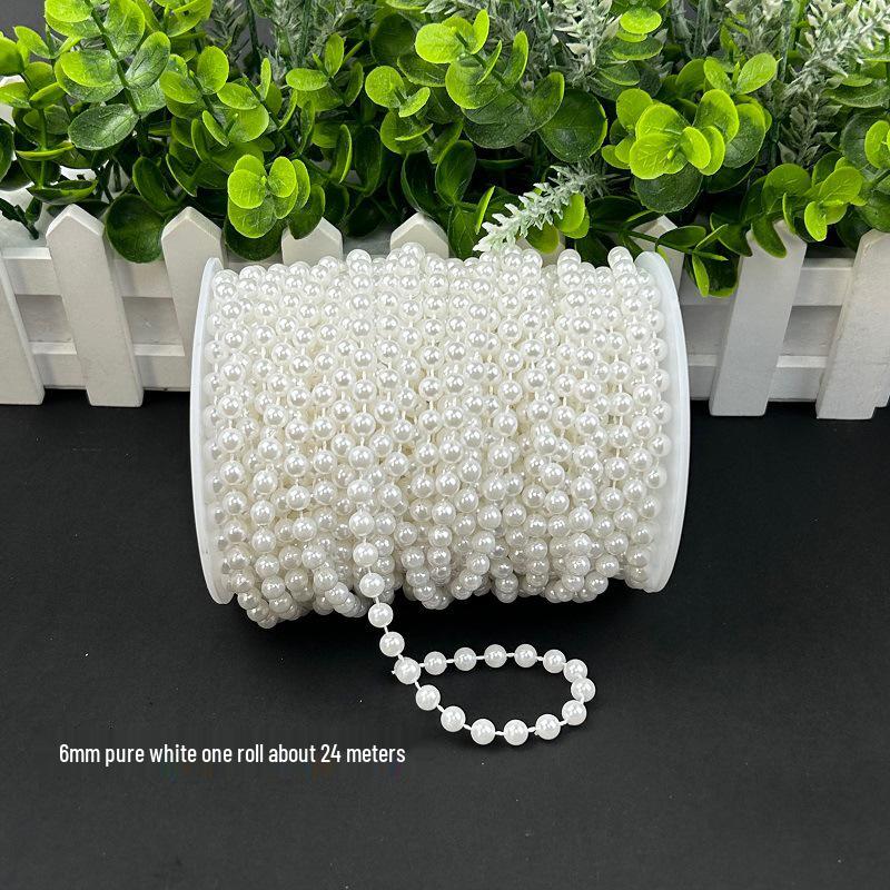 Svatební řetízek z imitovaných perel pro dekoraci a aranžmá scény