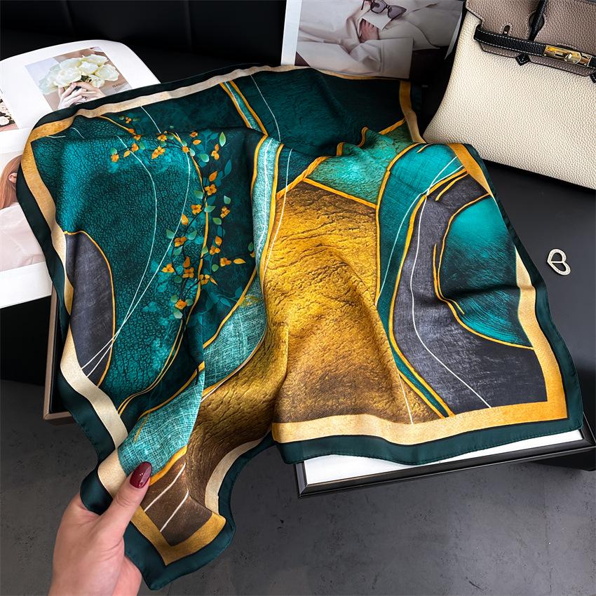 

Элегантный шелковый квадратный шарф с принтом листьев гинкго – универсальный платок для весны и лета 70x70cm (1-3cm error)