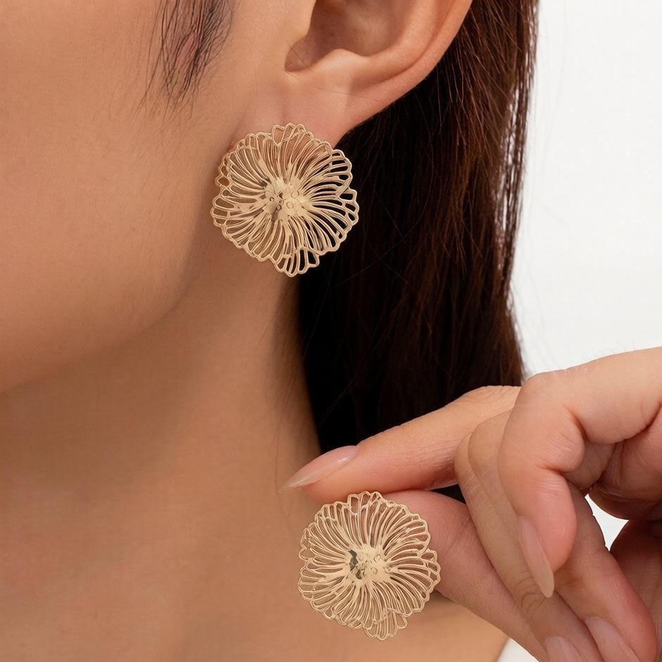 European & American Stylish Irregular Flower Stud Earrings for Women's Elegant Personality