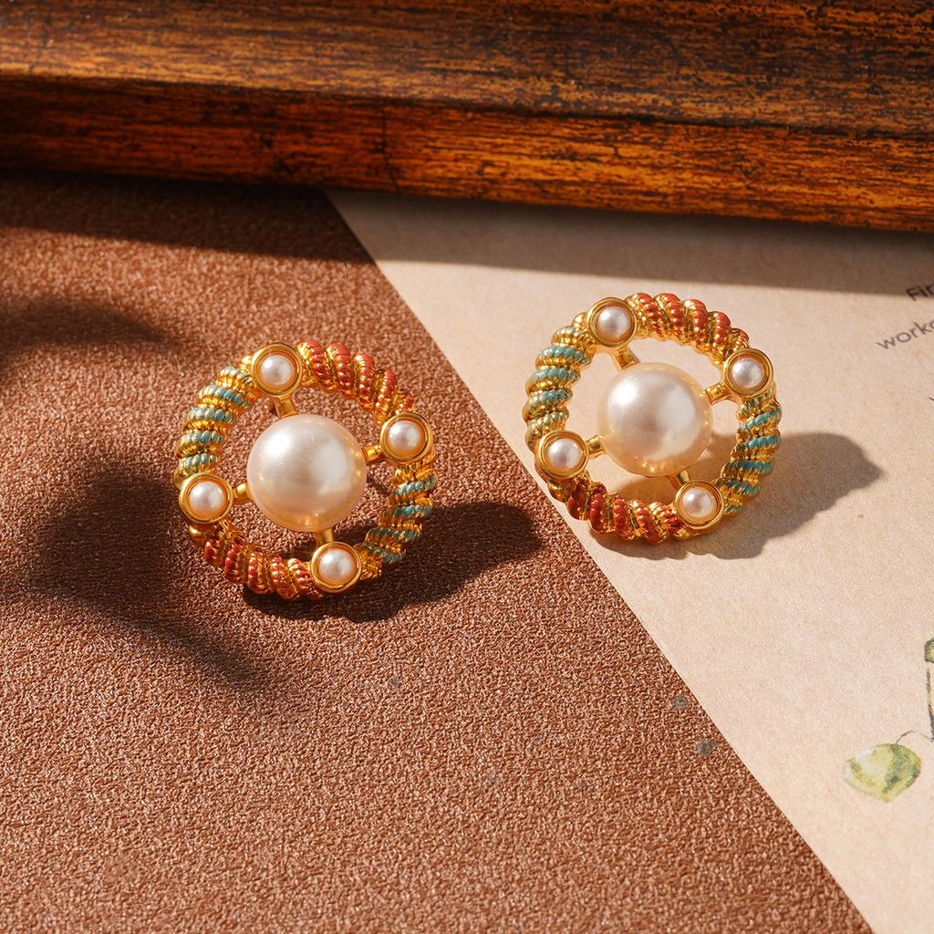 Vintage Flower Pearl Stud Earrings High-end Painted Love Fashion Niche Design Silver Needle Court Earrings