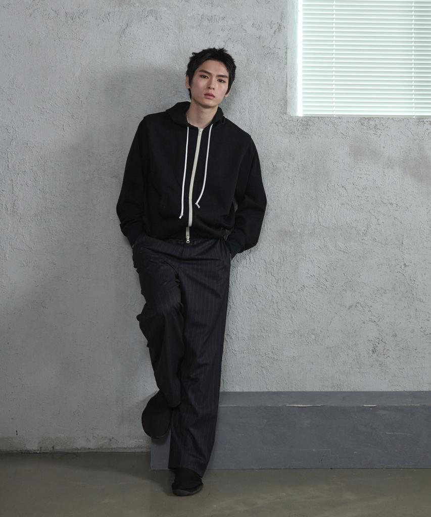 Deossingindeeodeeo Fine Pinstripe Straight Wide Slacks Black
