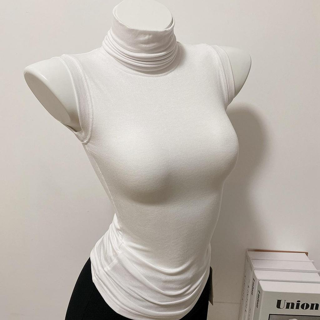 Slim-Fit, Sleeveless, High-Neck, Solid-Color Body-Hugging Top