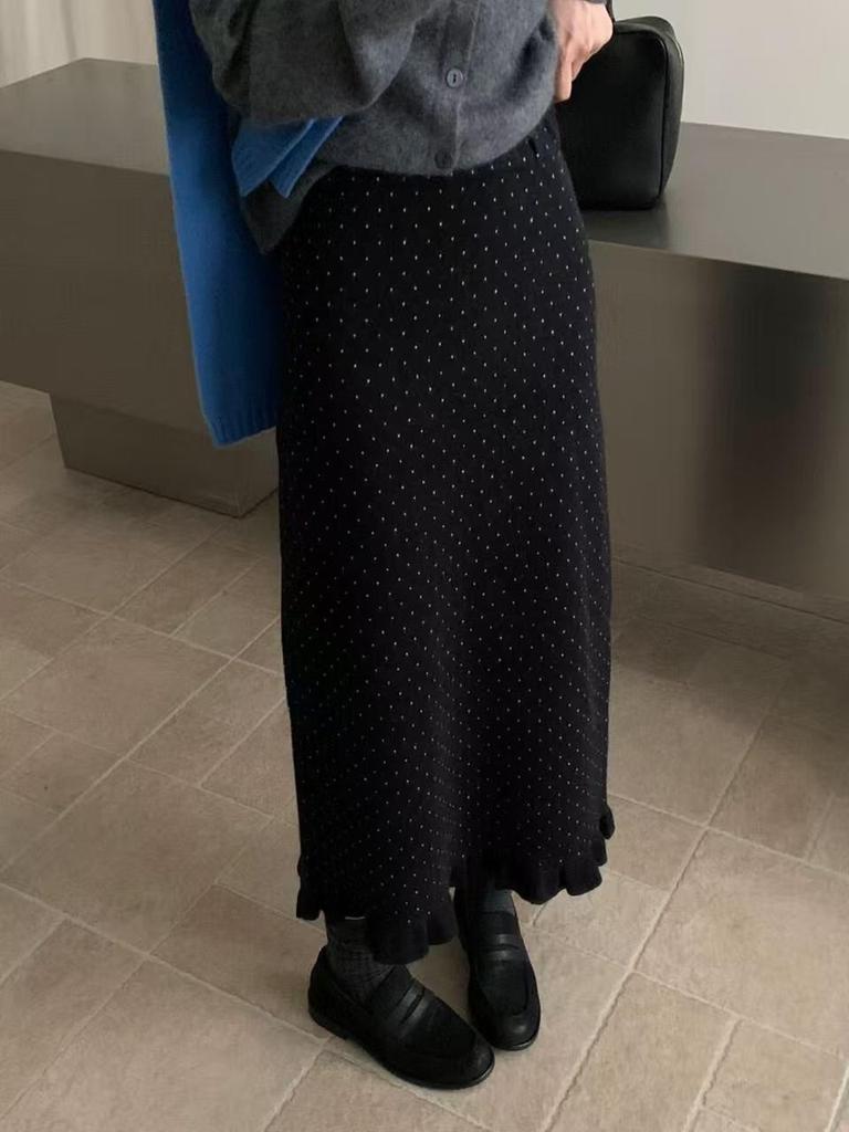 Women's French Black Polka Dot Knit Midi Skirt with Wood Ear Edge – Autumn/Winter High Waist Slim-Slit Design.