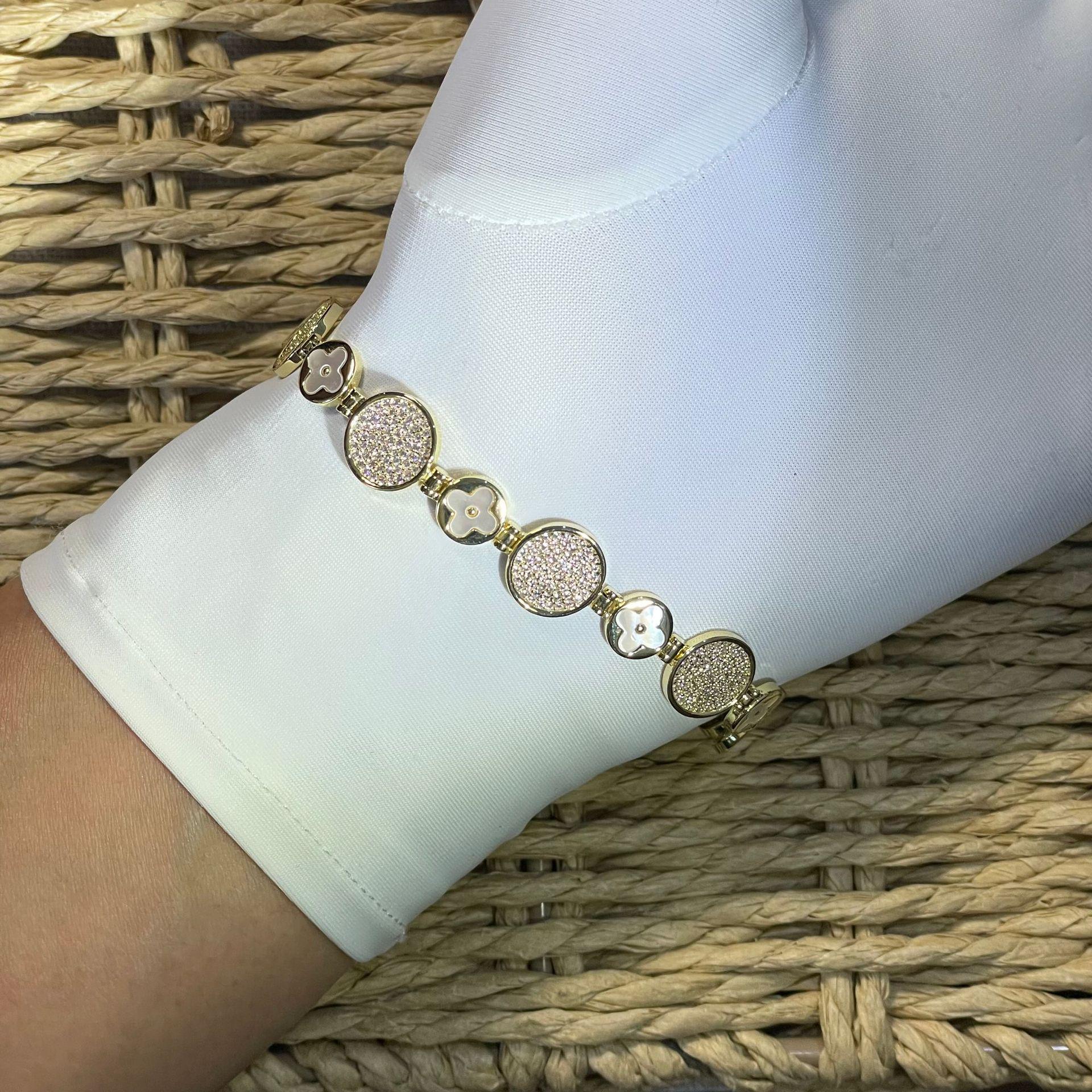 

Этнический браслет «Четырехлистный клевер» с натуральным перламутром и инкрустацией монетой с бриллиантами - Дизайн без выцветания, Новый китайский стиль