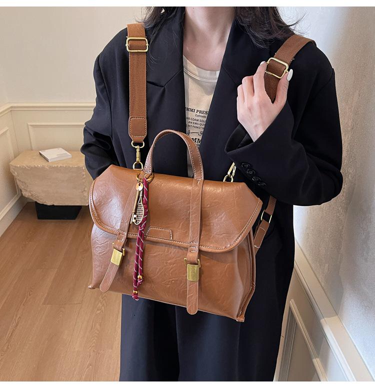 2024 Women's Retro Large-Capacity Backpack: Stylish Autumn & Winter Schoolbag, Perfect for Students & Travel.