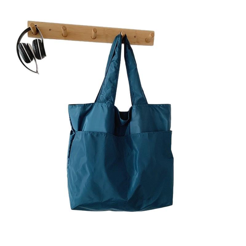European-American Fashion Large Capacity Travel Bag - Solid Color, Nylon, Handheld or Shoulder Style for Women
