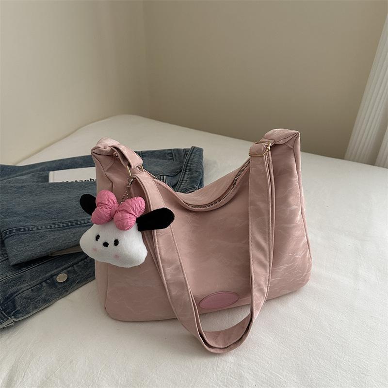 

Велика містка сумка під пахву жіноча 2024 нова мода сумка через плече для поїздок на роботу красива нішева особистість сумка-месенджер Without pendant рожевий