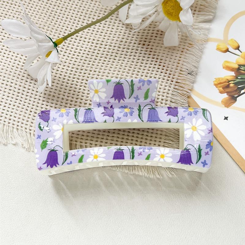 Uv-printed Square Hair Clips with A High-end Look. The Shark Clip Is Half-tied At The Back of The Head