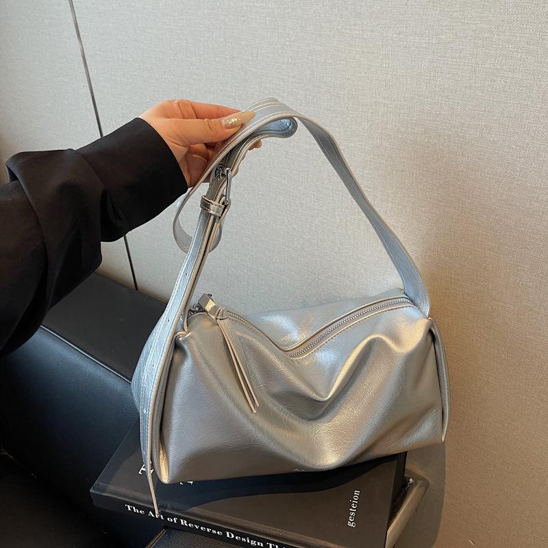 Simple soft leather commuter bag women's 2025 summer new large-capacity fashionable shoulder portable messenger bag