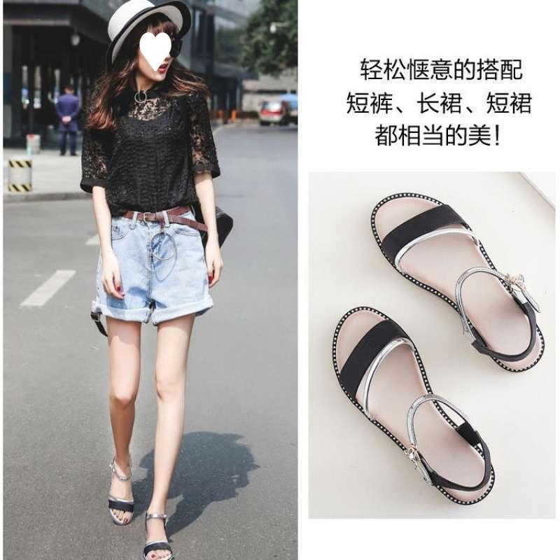 Sandals women's summer 2025 new flat-bottomed versatile student Korean version simple thick-soled wedge heel one-word buckle Roman women's sandals